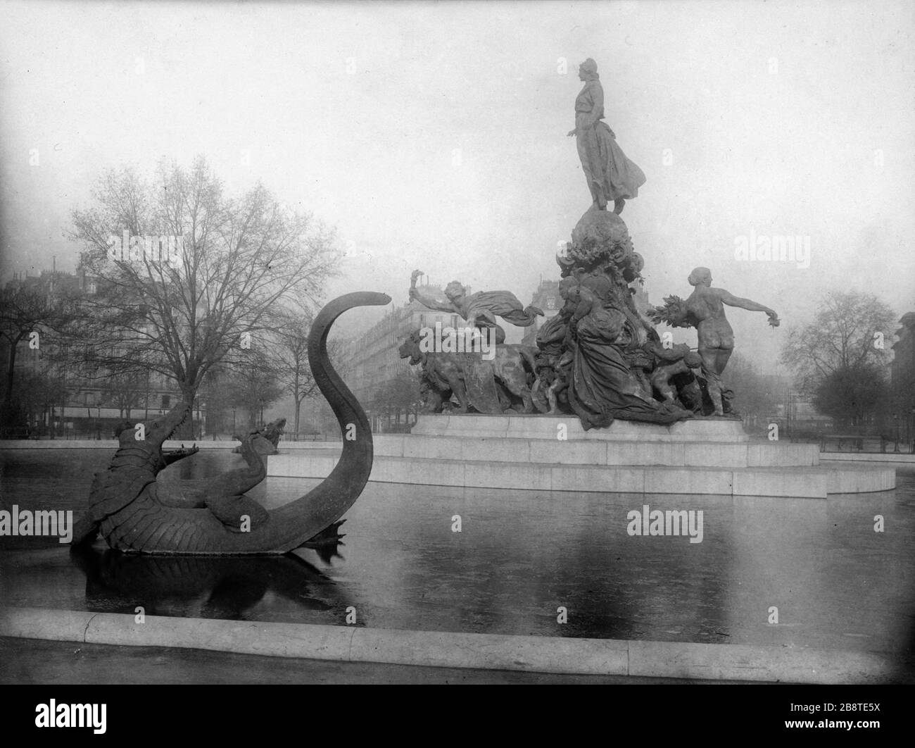 LIEU DE LA NATION place de la Nation, fontaine. Paris (Xème arr.), le 22 novembre 1920. Photo de Charles Lansiaux (1855-1939). Paris, musée Carnavalet. Banque D'Images