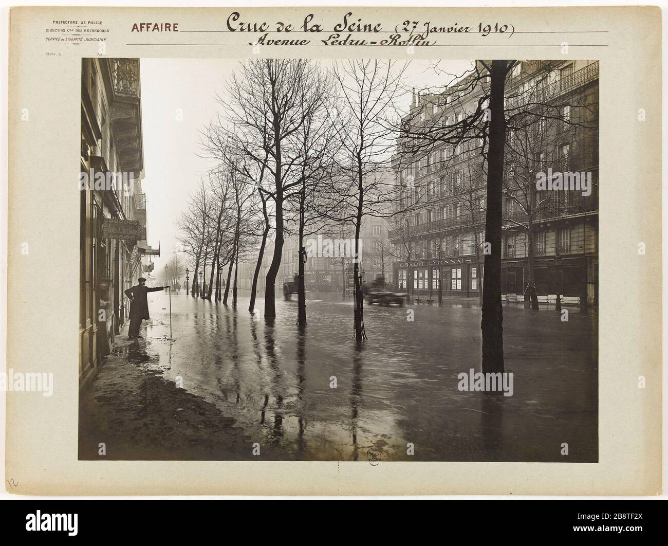 Cas d'inondation de la Seine (27 janvier 1910) / Avenue Ledru Rolllin. Avenue Ledru Rollin durant le déluge de Seine en 1910, Paris 12ème arrondissement droit judiciaire. Affaire nue de la Seine (27 janvier 1910) / Avenue Ledru-Rolllin. 'Avenue Ledru-Rollin pendentif la cue de la Seine de 1910, 12ème arrondissement de Paris'. Rage au gélatino-bromure d'argent. En. Paris, musée Carnavalet. Banque D'Images Cas d'inondation de la Seine (27 janvier 1910) / Avenue Ledru Rolllin. Avenue Ledru Rollin durant le déluge de Seine en 1910, Paris 12ème arrondissement droit judiciaire. Affaire nue de la Seine (27 janvier 1910) / Avenue Ledru-Rolllin. 'Avenue Ledru-Rollin pendentif la cue de la Seine de 1910, 12ème arrondissement de Paris'. Rage au gélatino-bromure d'argent. En. Paris, musée Carnavalet. Banque D'Images