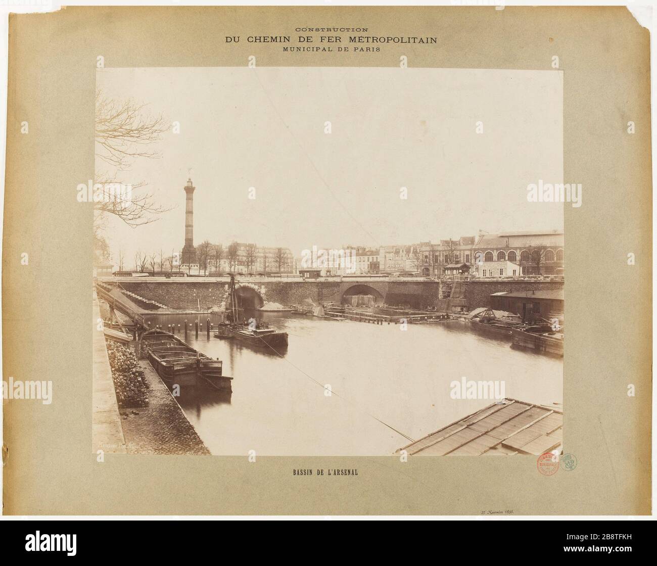 Construction / Métropole ferroviaire / Municipal / Arsenal du bassin de Paris. Vue sur la construction du métro dans le bassin d'Arsenal, 4ème et 12ème arrondissement, Paris. Maudron, Charles. Construction / du chemin de fer métropolitaine / commune de Paris / bassin de l'Arsenal. 'Vue de la construction du métro au bassin de l'Arsenal, 4ème et 12ème arrondissement, Paris'. Aristotype. 1899-09-15-1899-09-15. Paris, musée Carnavalet. Banque D'Images