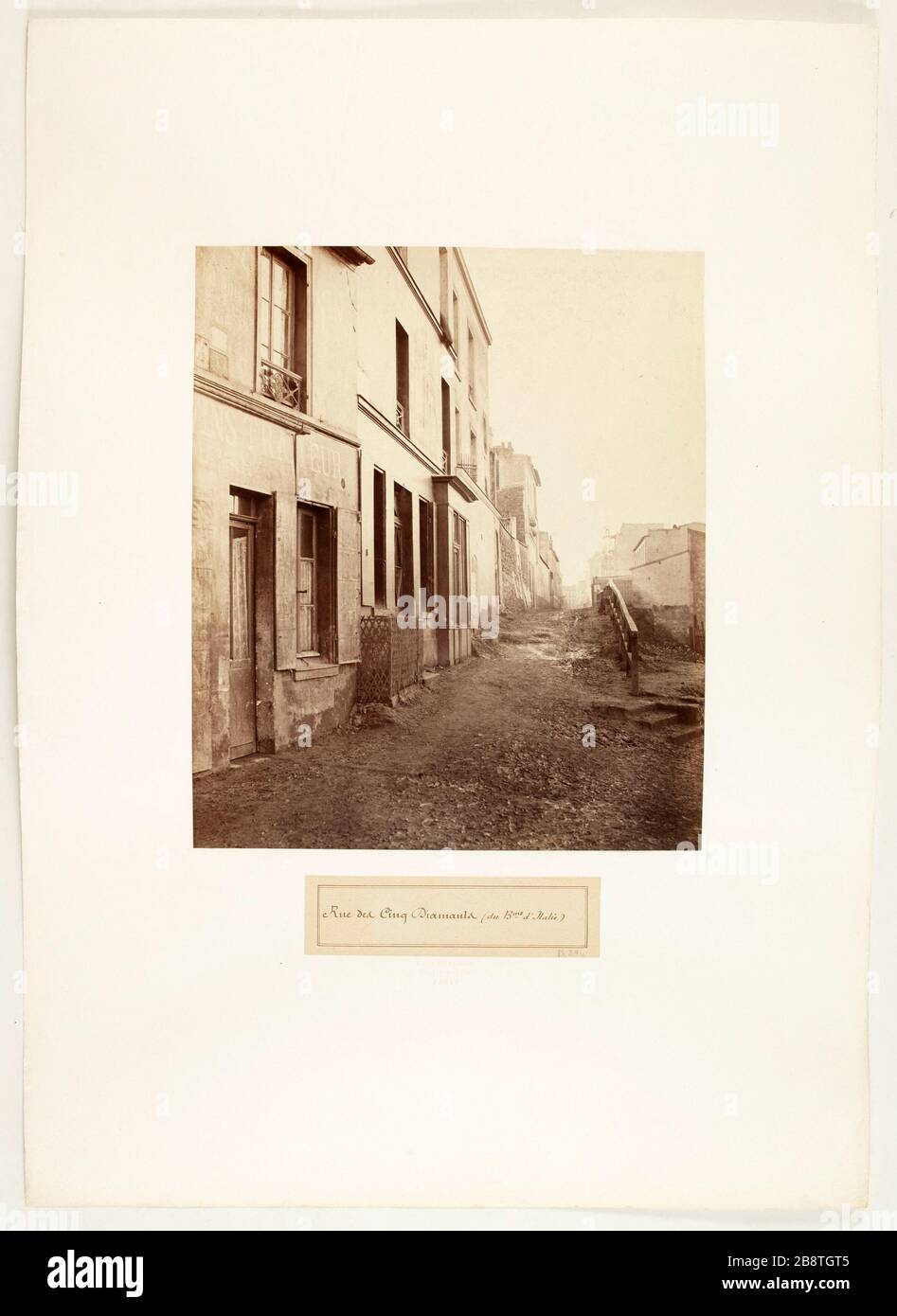 Rue des cinq diamants, tournage du boulevard italien, 13ème arrondissement, Paris rue des cinq diamants, vue pry du boulevard d'Italie. Paris (XIIème arr.), entre 1865 et 1868. Photo de Charles Marville (1813-1879). Paris, musée Carnavalet. Banque D'Images