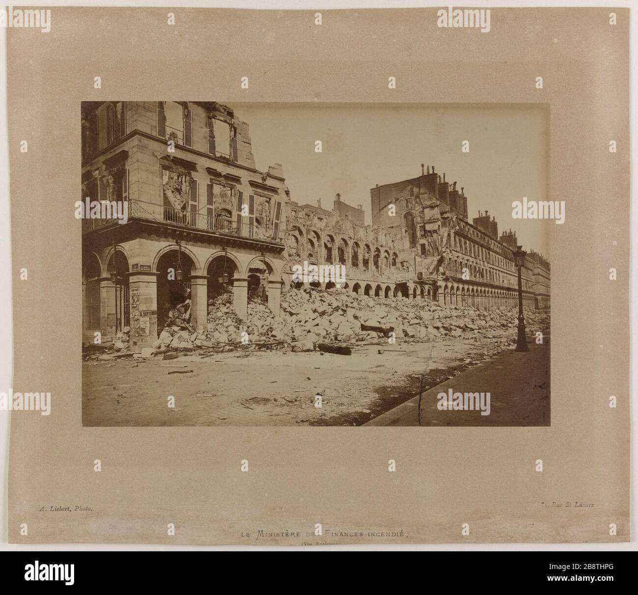 Ruines de la commune 1871. Hôtel de ville, grands salons, 4ème arrondissement, Paris. Ruines de la commune. Hôtel-de-Ville, grand salon des fêtes. Paris (IVème arr.). Photo d'Alphonse Liébert (1827-1914). Papier aluminé. 1871. Paris, musée Carnavalet. Banque D'Images