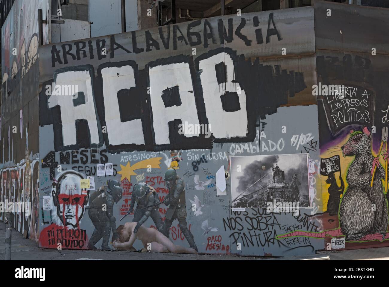 Graffitis des troubles politiques et des protestations à Santiago, au Chili Banque D'Images