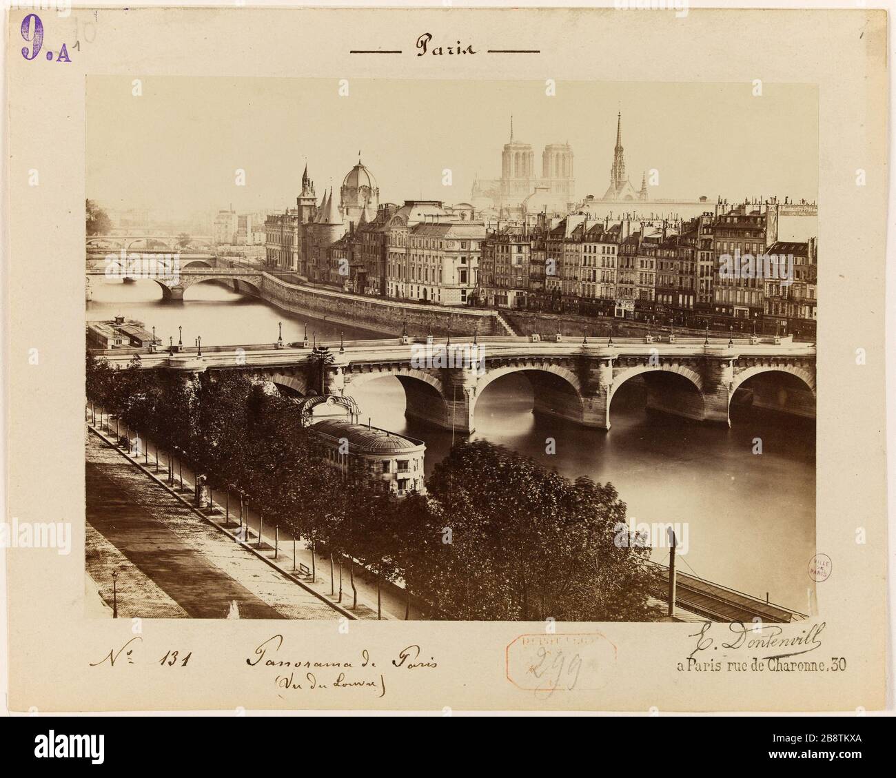 Panorama de Paris, pris du Louvre, 1ère arrondissement, Paris. Paris. Panorama de Paris (Louvre donné) Panorama de Paris, pris du Louvre, Paris (Ier arr.). Photo d'Edouard Dontenville ou Dontenvill. Rage sur papier alluminé. Entre 1865 et 1900. Paris, musée Carnavalet. Banque D'Images