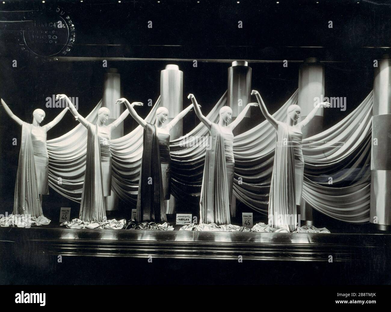 Cinq modèles Siegel, 1930. Cinq mannequins Siegel, 1930. Paris, musée Carnavalet. Banque D'Images