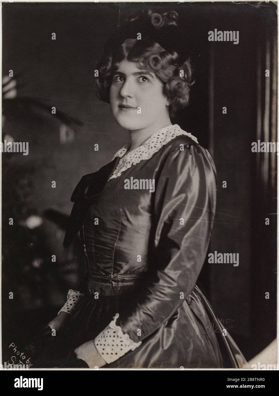 Portrait de la femme. Portrait de femme. Photographie Stiller. Rage argentique. Paris, musée Carnavalet. Banque D'Images