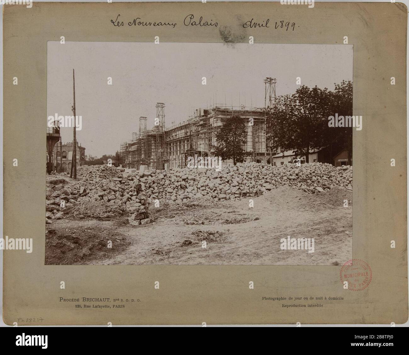 Le nouveau Palais en avril 1899. La construction du nouveau palais de l'Esplanade des Invalides, 7ème arrondissement, Paris la construction des nouveaux palais de l'esplanade des Invalides. Paris (VIIIème arr.), avril 1899. Photo d'Albert Brichaut. Rage au gélatino-chlorure d'argent, 1899. Paris, musée Carnavalet. Banque D'Images