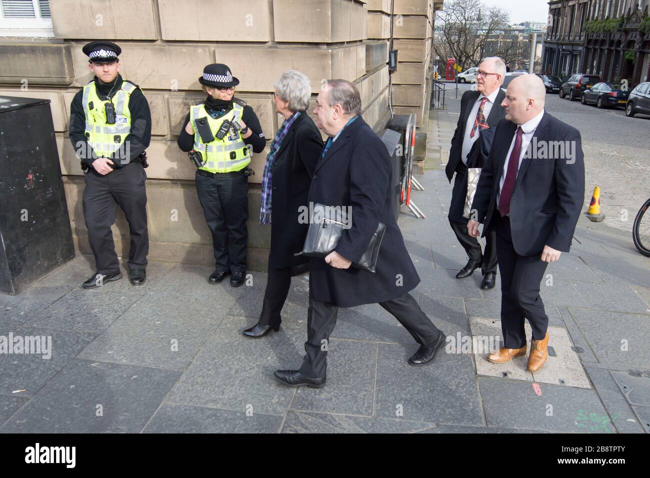 Édimbourg, Royaume-Uni. 23 mars 2020. Photo : Alex Salmond - ancien premier ministre de l'Écosse et ancien chef du parti national écossais (SNP). Alex Salmond est vu arriver à la Haute Cour le jour 11 de son procès, où le jury devrait rendre un verdict plus tard aujourd'hui. Crédit : Colin Fisher/Alay Live News Banque D'Images