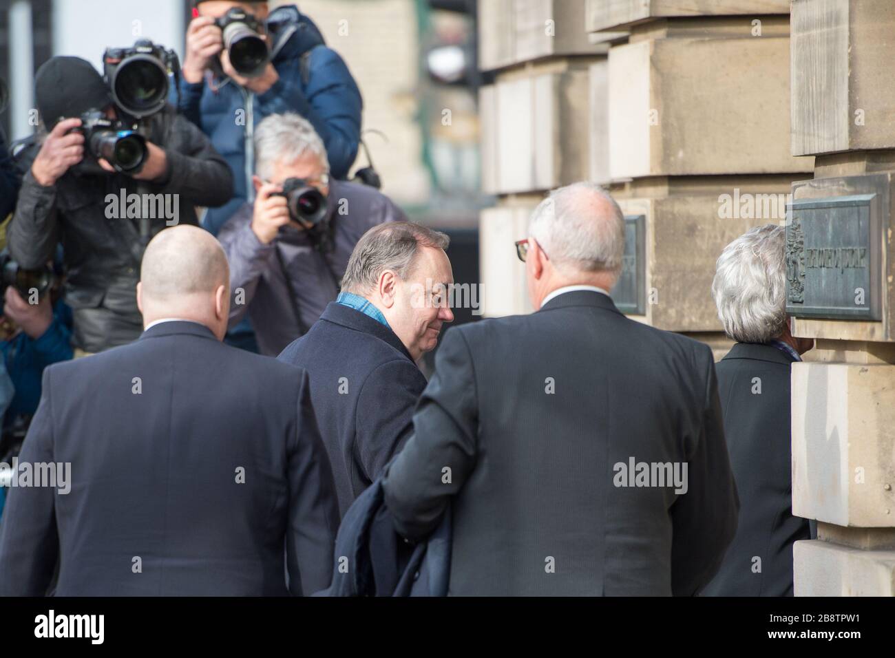 Édimbourg, Royaume-Uni. 23 mars 2020. Photo : Alex Salmond - ancien premier ministre de l'Écosse et ancien chef du parti national écossais (SNP). Alex Salmond est vu arriver à la Haute Cour le jour 11 de son procès, où le jury devrait rendre un verdict plus tard aujourd'hui. Crédit : Colin Fisher/Alay Live News Banque D'Images