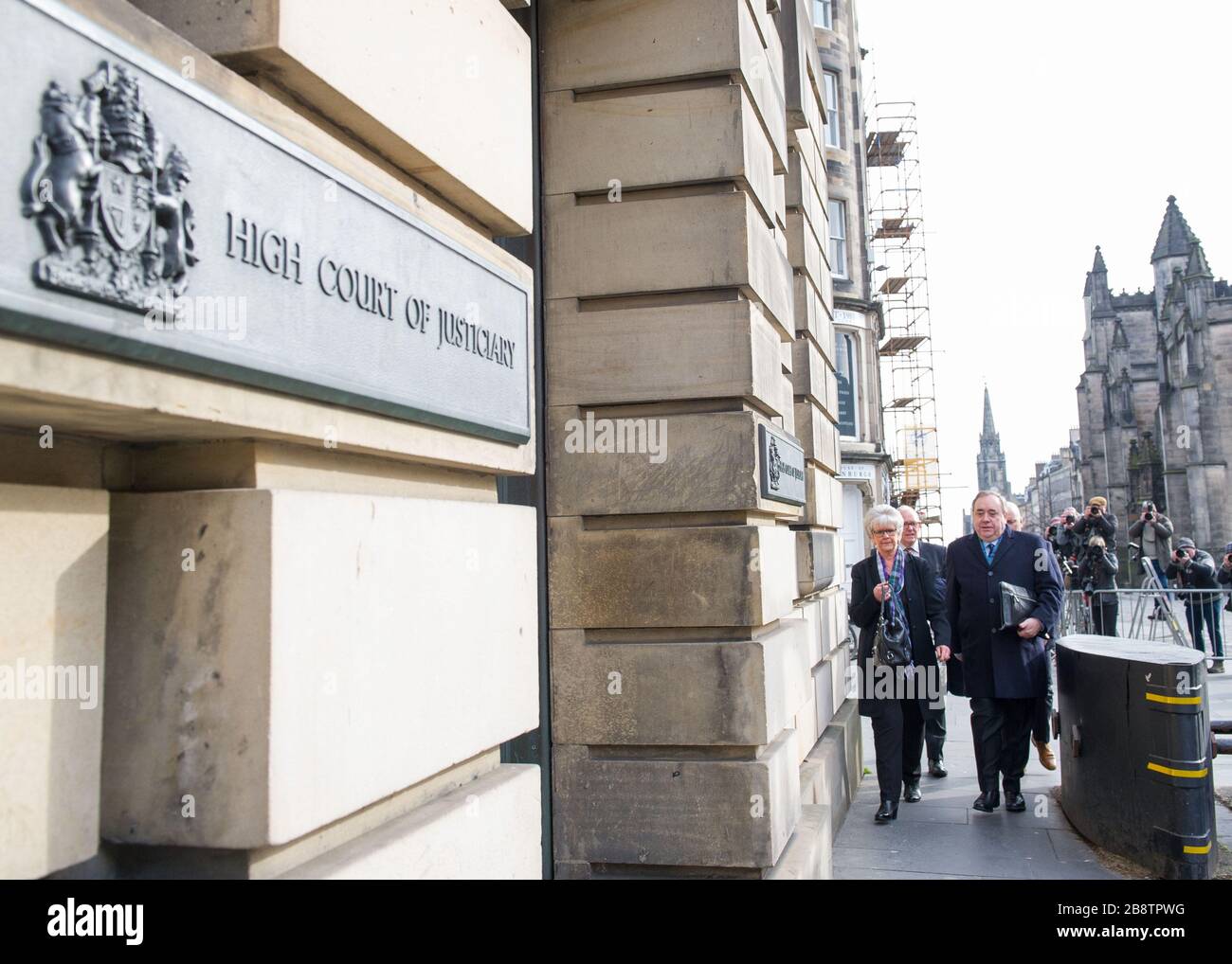 Édimbourg, Royaume-Uni. 23 mars 2020. Photo : Alex Salmond - ancien premier ministre de l'Écosse et ancien chef du parti national écossais (SNP). Alex Salmond est vu arriver à la Haute Cour le jour 11 de son procès, où le jury devrait rendre un verdict plus tard aujourd'hui. Crédit : Colin Fisher/Alay Live News Banque D'Images