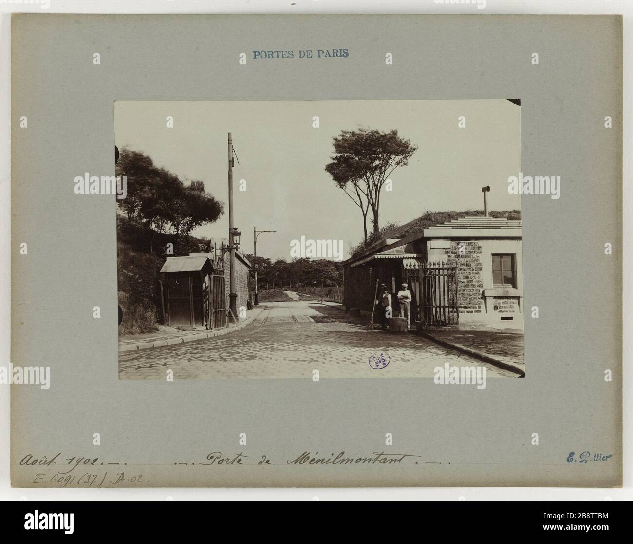 PORTE MENILMONTANT, 20ÈME ARRONDISSEMENT, PARIS porte de Ménilmontant, Paris (XXème arr.). Août 1902. Photo d'Emmanuel Pottier (1864-1921). Paris, musée Carnavalet. Banque D'Images