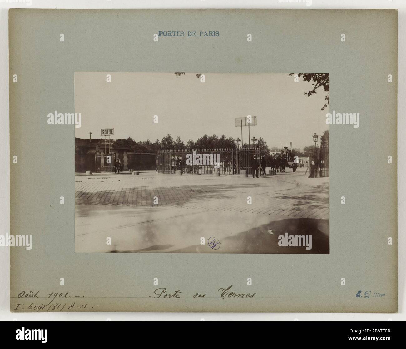 Porte des ternes Banque de photographies et d'images à haute résolution -  Alamy