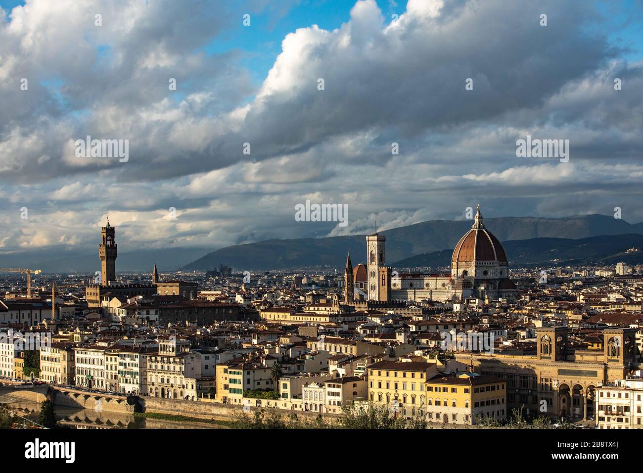 Florence Skyline, surplombant la cathédrale de Santa Maria del Fiore et le Palazzo Vecchio Banque D'Images