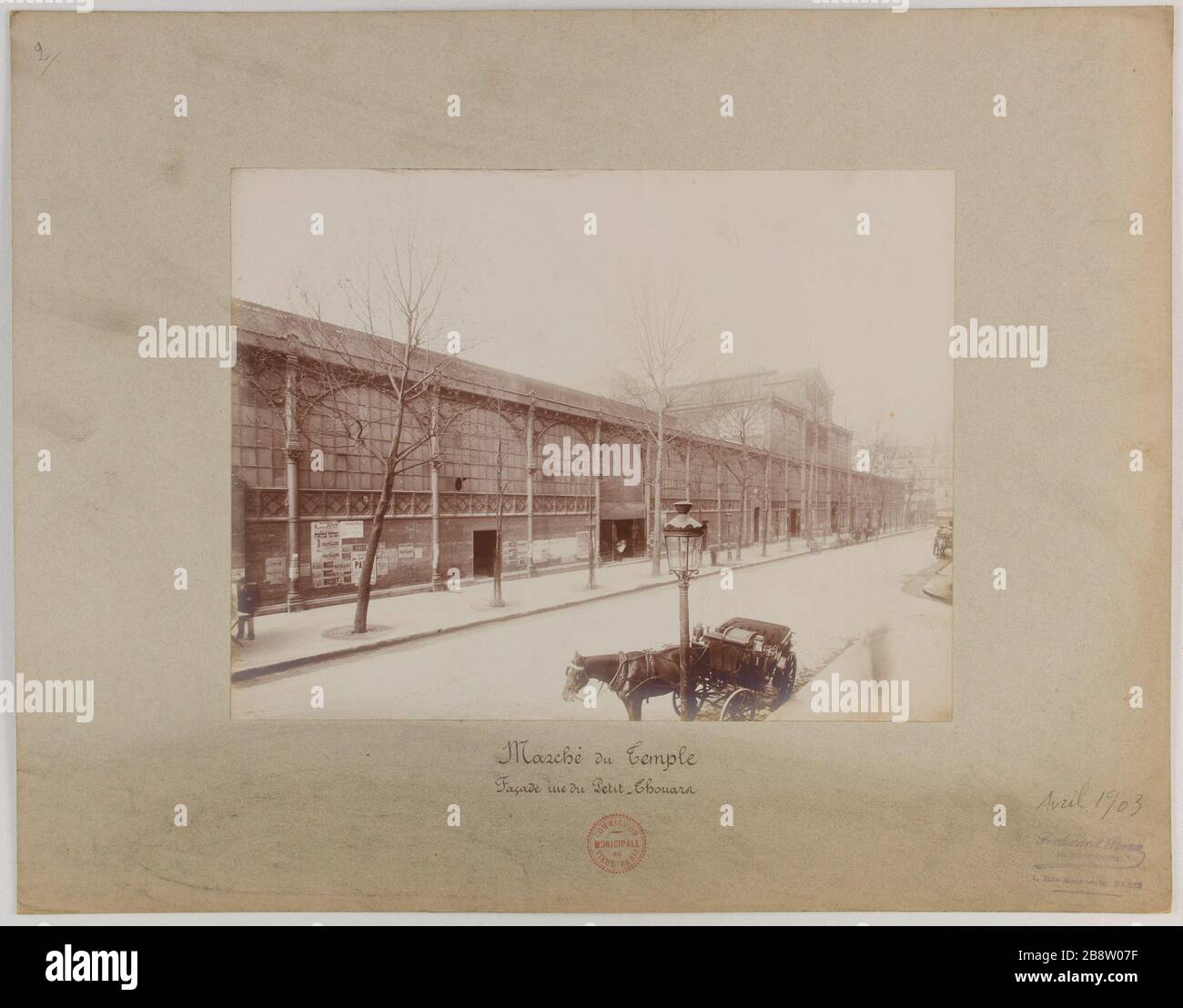 Marché / rue face petit Thouars. Temple Market Street façade Dupetit Thouars 3ème arrondissement, Paris marché du Temple, façade rue Dupetit-Thouars. Paris (IIIème arr.). Photo de Ferdinand Roux. Rage argentique, avril 1903. Paris, musée Carnavalet. Banque D'Images