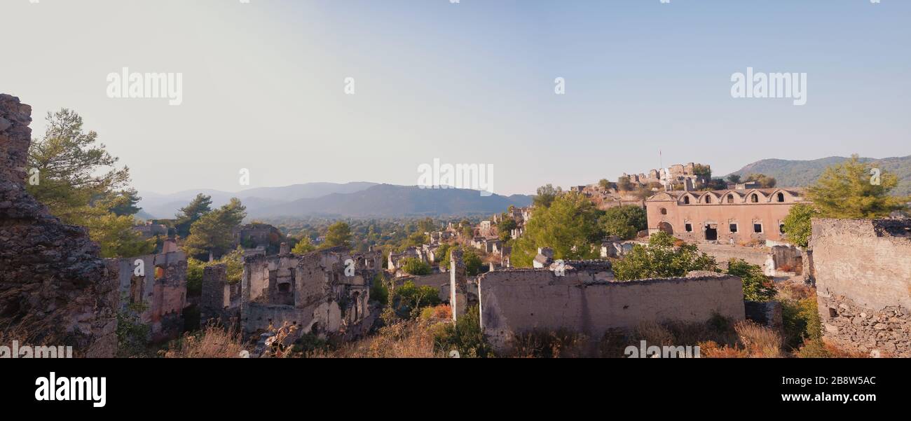 Ville fantôme Kayakoy. Le village grec abandonné de Kayakoy, Fethiye, Turquie. Banque D'Images