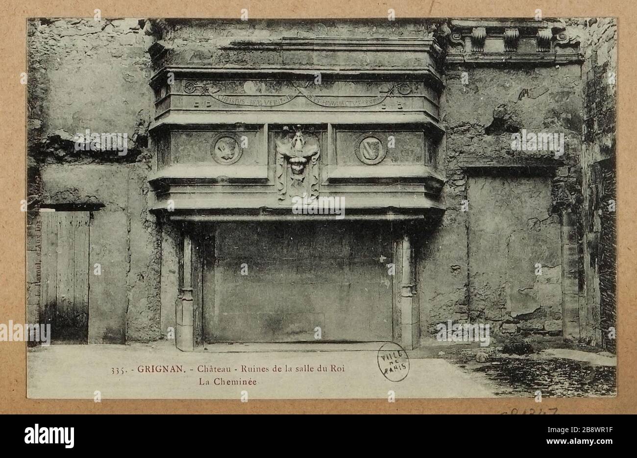 335. Grignan. - Château - ruines de la salle du roi / FEU Banque D'Images