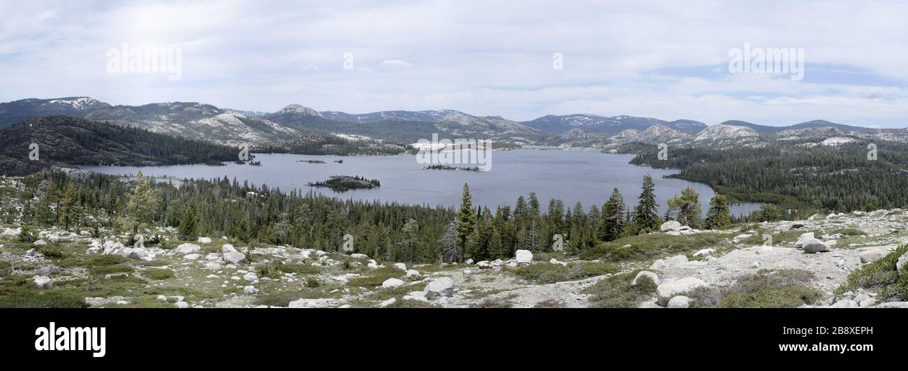 'English : Lac Loon, vu de Tamia de Bluff - un réservoir dans l'Eldorado National Forest et El Dorado County, dans la Sierra Nevada (région du lac Tahoe, en Californie.) ; 30 juillet 2006 (en fonction des données Exif) ; son propre travail d'anglais Phreakdigital Wikipedia utilisateur:utilisateur ; Phreakdigital ; ' Banque D'Images