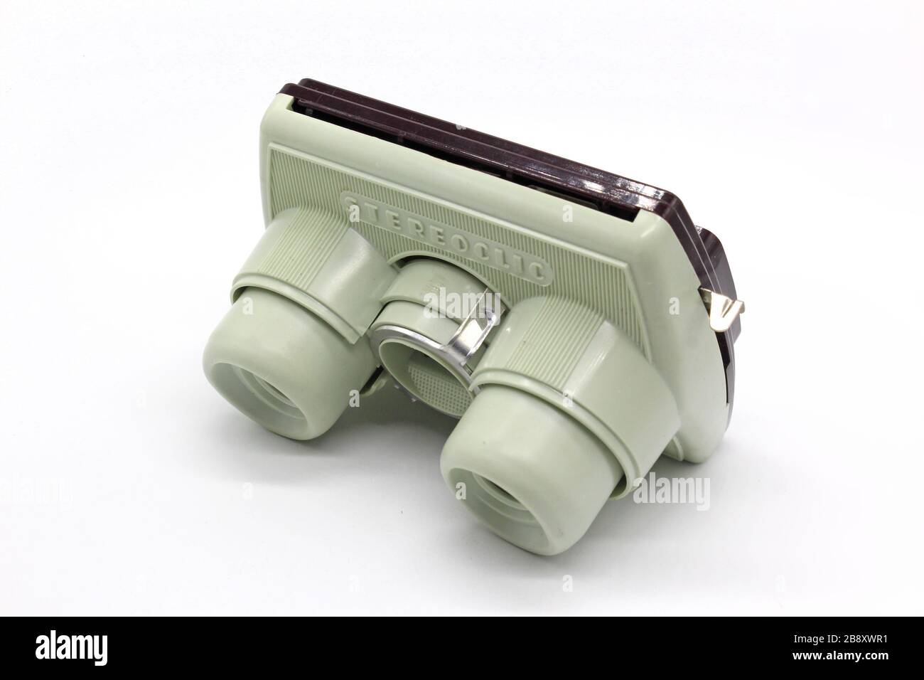 Arrière de la visionneuse de diapositives stéréoscopiques d'époque, vue de face, isolée sur fond blanc, gros plan Banque D'Images