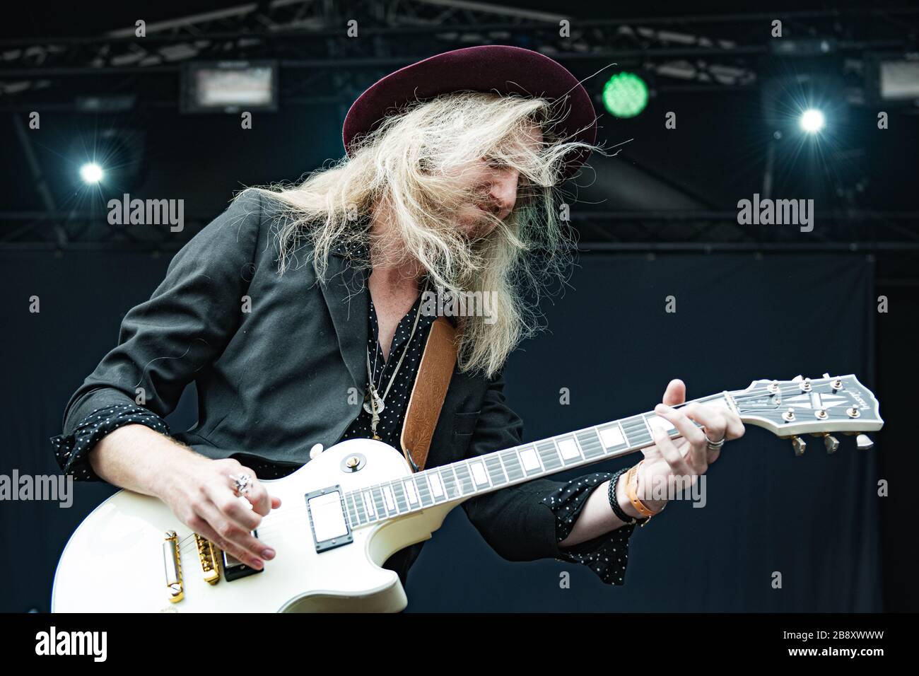 Copenhague, Danemark. 22 juin 2017. Le groupe de rock dur britannique Inglorious organise un concert lors du festival danois de musique lourde Coehell 2017 à Copenhague. Ici le guitariste Andreas Eriksson est vu en direct sur scène. (Crédit photo: Gonzales photo - Nikolaj Bransholm). Banque D'Images