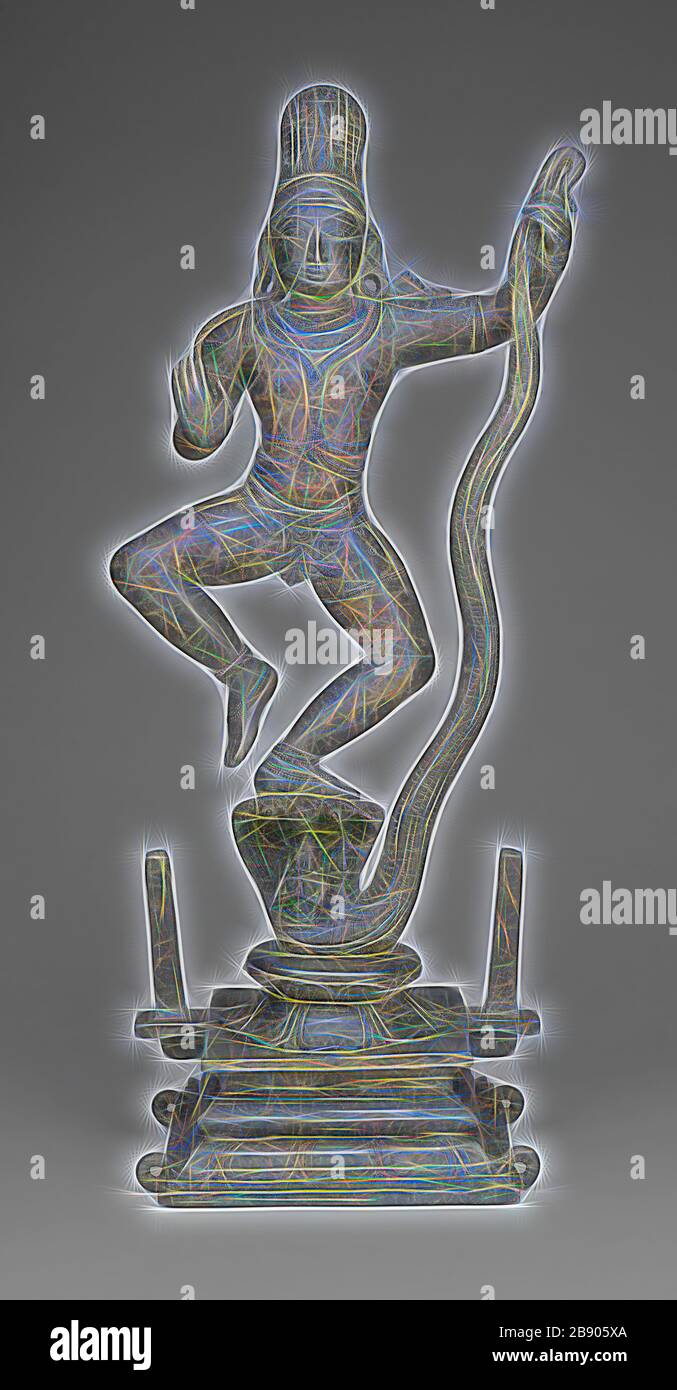 Dieu Krishna Dancing on the Head of the Snake Demon Kaliya (Kaliyadamana), Vijayanagar Period, XIVe siècle, Inde, Tamil Nadu, Tamil Nadu, Bronze, 67,5 × 28,6 × 21,7 cm (26 9/16 × 11 1/4 × 8 9/16 po), réinventé par Gibon, conception d'un brillant chaleureux et joyeux de la luminosité et des rayons de lumière radiance. L'art classique réinventé avec une touche moderne. La photographie inspirée du futurisme, qui embrasse l'énergie dynamique de la technologie moderne, du mouvement, de la vitesse et révolutionne la culture. Banque D'Images