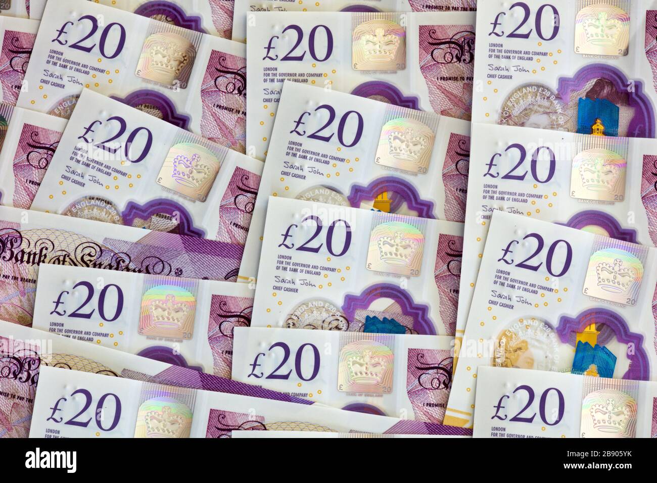 Gros plan du timbre en feuille d'argent contenant une image tridimensionnelle de la couronne du couronnement sur les nouveaux billets en polymère de 20 £ Banque D'Images