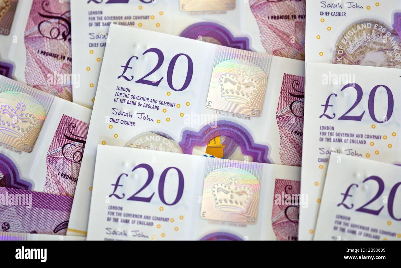 Gros plan du timbre en feuille d'argent contenant une image tridimensionnelle de la couronne du couronnement sur les nouveaux billets en polymère de 20 £ Banque D'Images