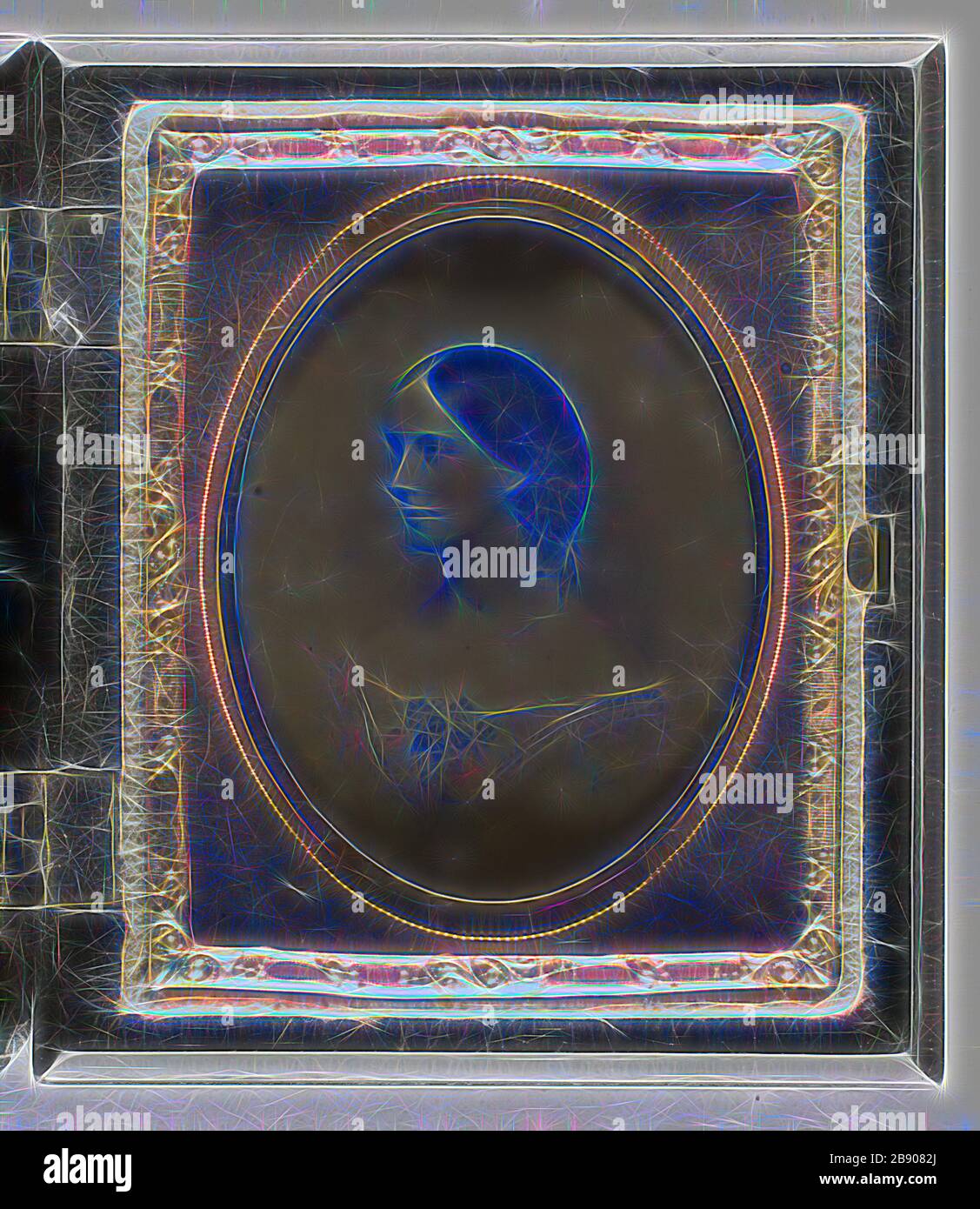 Sans titre, 1839/99, XIXe siècle, lieu inconnu, Ambrotype, 6,4 x 5,1 cm (plaque), 8 x 6,8 x 2,1 cm (boîte), réinventé par Gibon, design de gaie chaleureuse de luminosité et de rayonnement de rayons lumineux. L'art classique réinventé avec une touche moderne. La photographie inspirée du futurisme, qui embrasse l'énergie dynamique de la technologie moderne, du mouvement, de la vitesse et révolutionne la culture. Banque D'Images