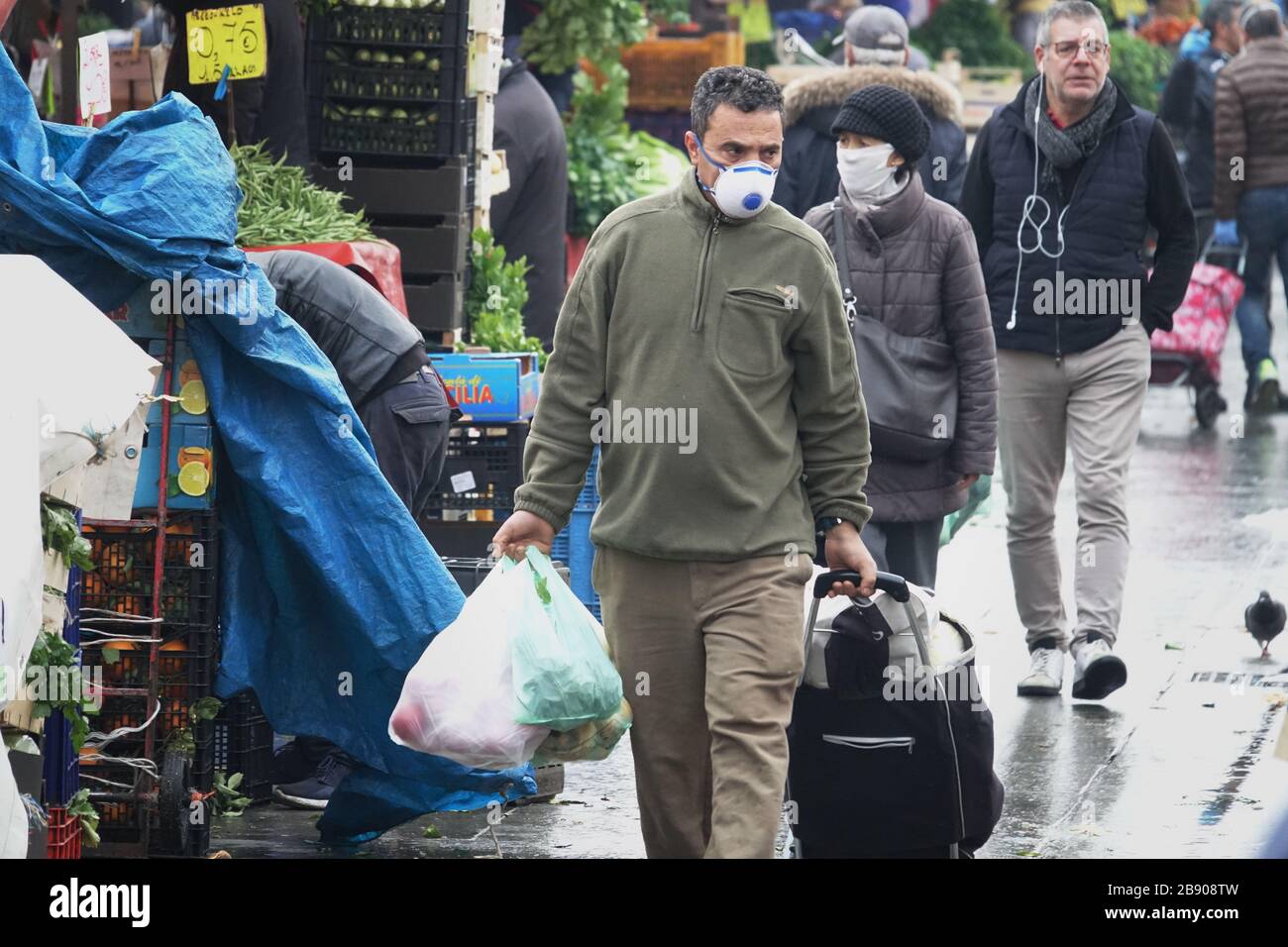 Marché des agriculteurs au moment du covid-19 Turin, Italie- mars 2020 Banque D'Images