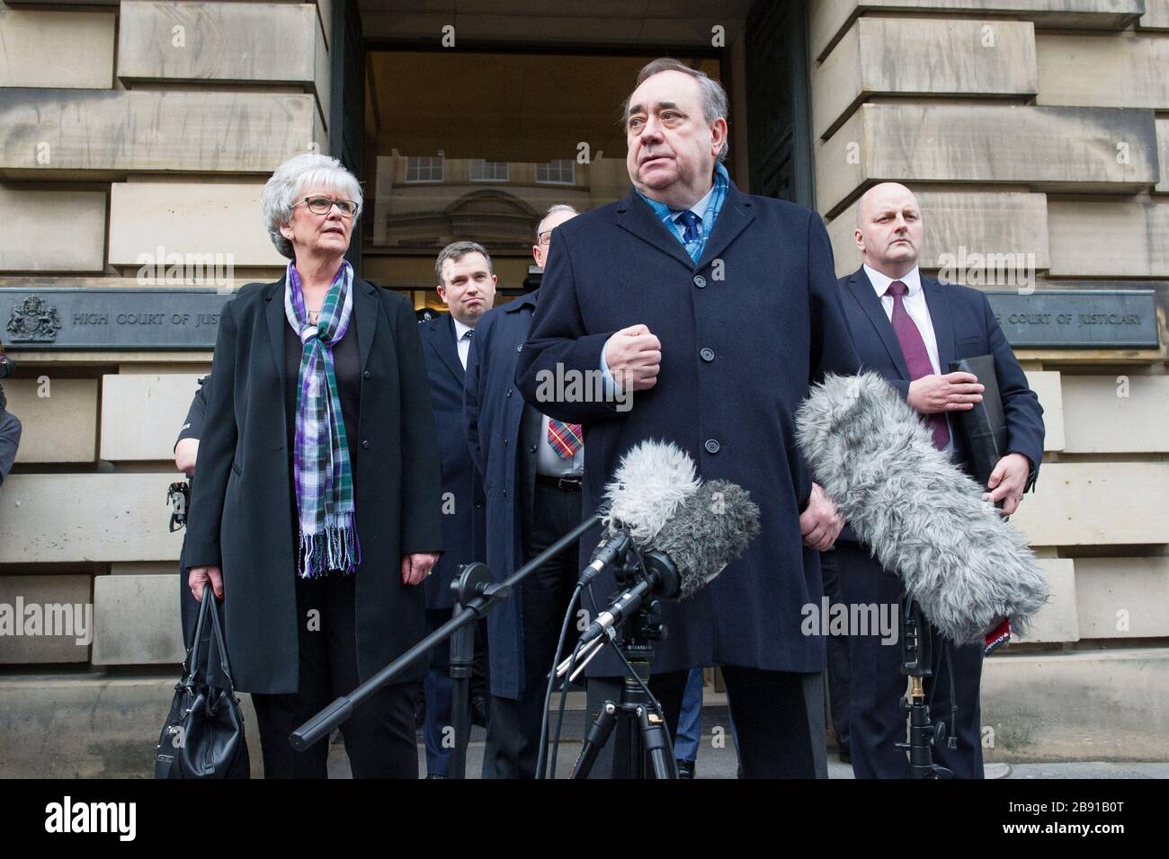 Édimbourg, Royaume-Uni. 23 mars 2020. Photo : Alex Salmond - ancien premier ministre de l'Écosse et ancien chef du parti national écossais (SNP). Alex Salmond est vu quitter la Haute Cour comme un homme libre le jour onze de son procès. Crédit : Colin Fisher/Alay Live News Banque D'Images