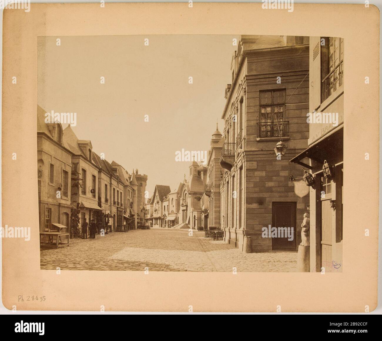 Reconstruction de la Bastille et de la Saint-Antoine. Reconstruction de la Bastille et de la rue Saint-Antoine, exposition universelle de 1889, Paris Albert Brichaut. Reconstitution de la Bastille et de la rue St-Antoine. Reconstruction de la Bastille et de la rue Saint-Antoine, exposition universelle de 1889, Paris. Rage sur papier alluminé. Vers 1889. Paris, musée Carnavalet. Banque D'Images Reconstruction de la Bastille et de la Saint-Antoine. Reconstruction de la Bastille et de la rue Saint-Antoine, exposition universelle de 1889, Paris Albert Brichaut. Reconstitution de la Bastille et de la rue St-Antoine. Reconstruction de la Bastille et de la rue Saint-Antoine, exposition universelle de 1889, Paris. Rage sur papier alluminé. Vers 1889. Paris, musée Carnavalet. Banque D'Images