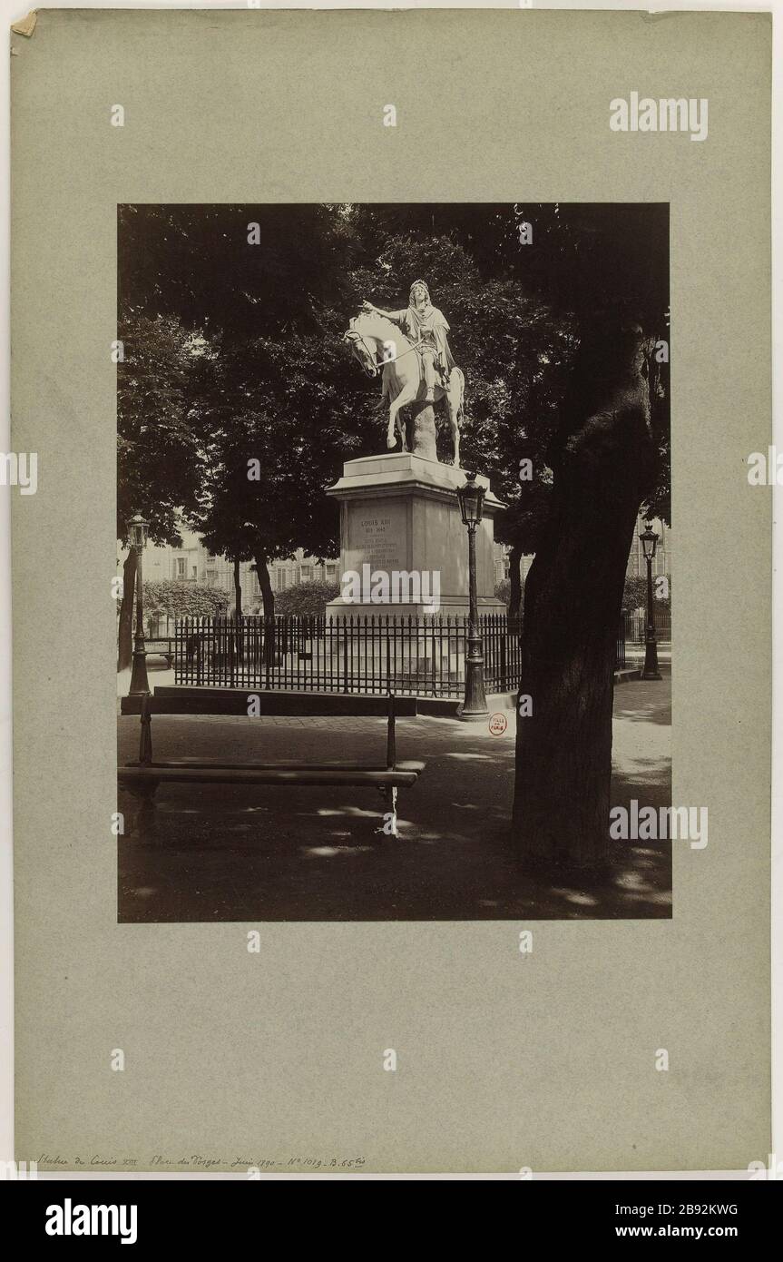 Statue de Louis XIII. Place des Vosges. Juin 1890 vue de la statue de Louis XIII place des Vosges 4ème arrondissement, Paris vue de la statue de Louis XIII, place des Vosges, Paris (IVème arr.). Photographie anonyme. Juin 1890. Rage sur papier alluminé. Paris, musée Carnavalet. Banque D'Images Statue de Louis XIII. Place des Vosges. Juin 1890 vue de la statue de Louis XIII place des Vosges 4ème arrondissement, Paris vue de la statue de Louis XIII, place des Vosges, Paris (IVème arr.). Photographie anonyme. Juin 1890. Rage sur papier alluminé. Paris, musée Carnavalet. Banque D'Images