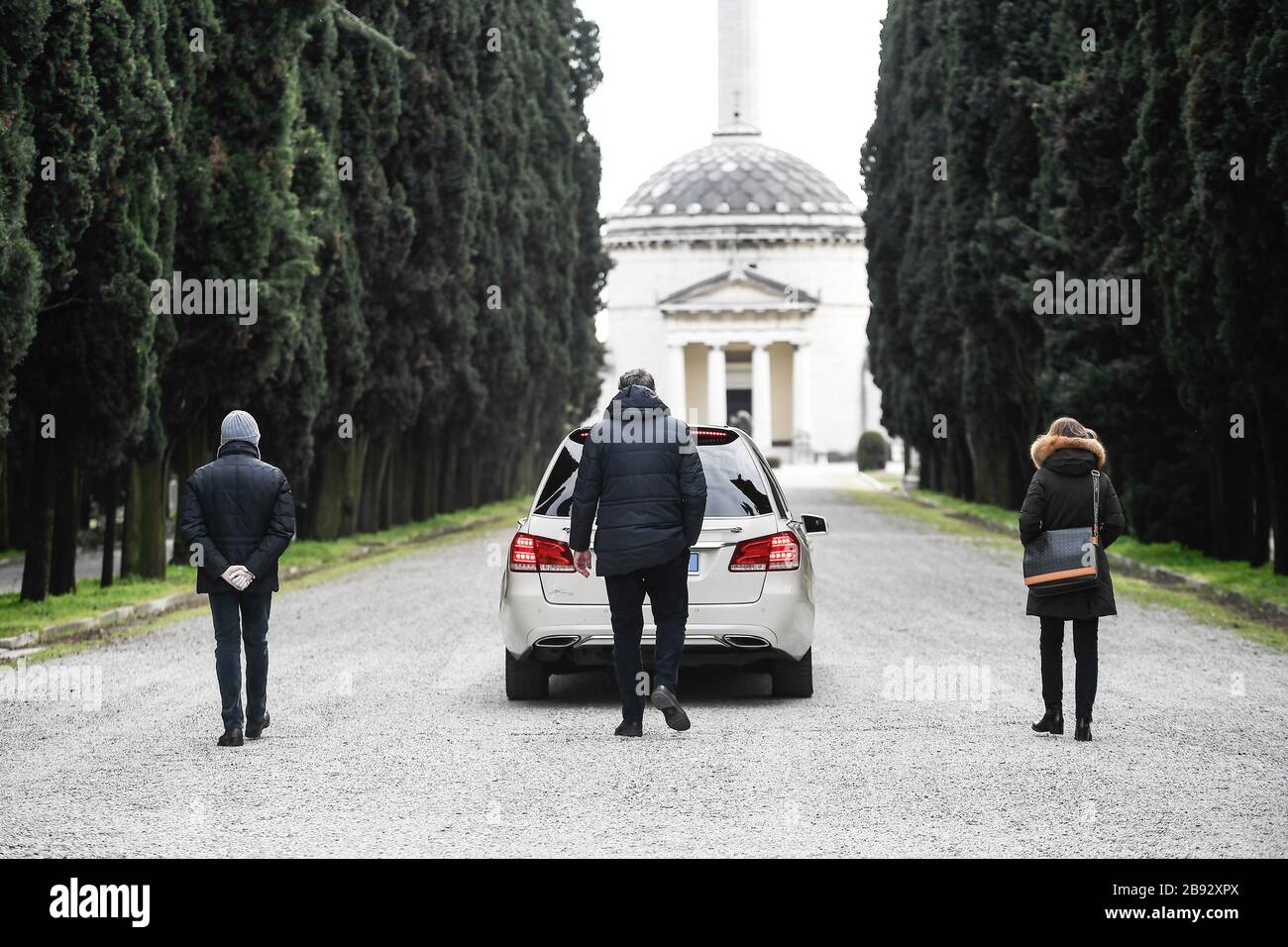 Italie, région de Lombardie, Brescia, 23 mars 2020 : épidémie du virus Covid-19. Urgence du coronavirus. Dans la photo, des funérailles dans lesquelles seule la famille proche Banque D'Images