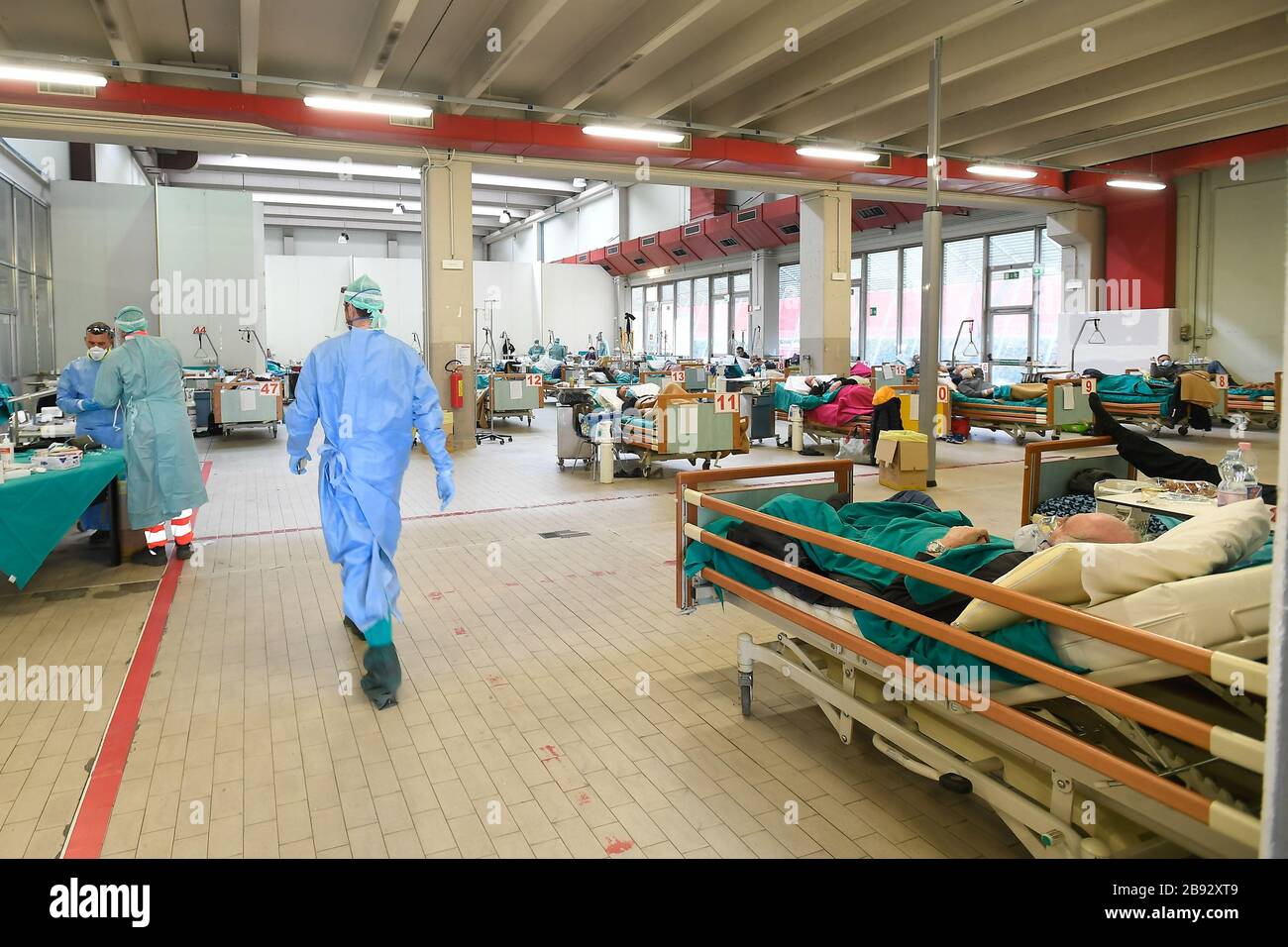 Italie, région de Lombardie, Brescia, 23 mars 2020 : épidémie du virus Covid-19. Urgence du coronavirus. Dans la photo sicks dans le point de triage à Civile Hospii Banque D'Images