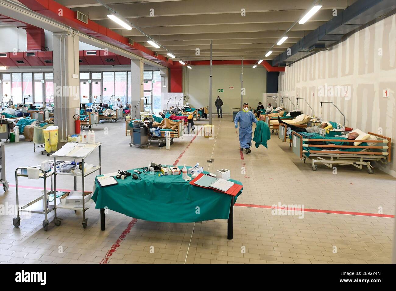 Italie, région de Lombardie, Brescia, 23 mars 2020 : épidémie du virus Covid-19. Urgence du coronavirus. Dans la photo sicks dans le point de triage à Civile Hospii Banque D'Images