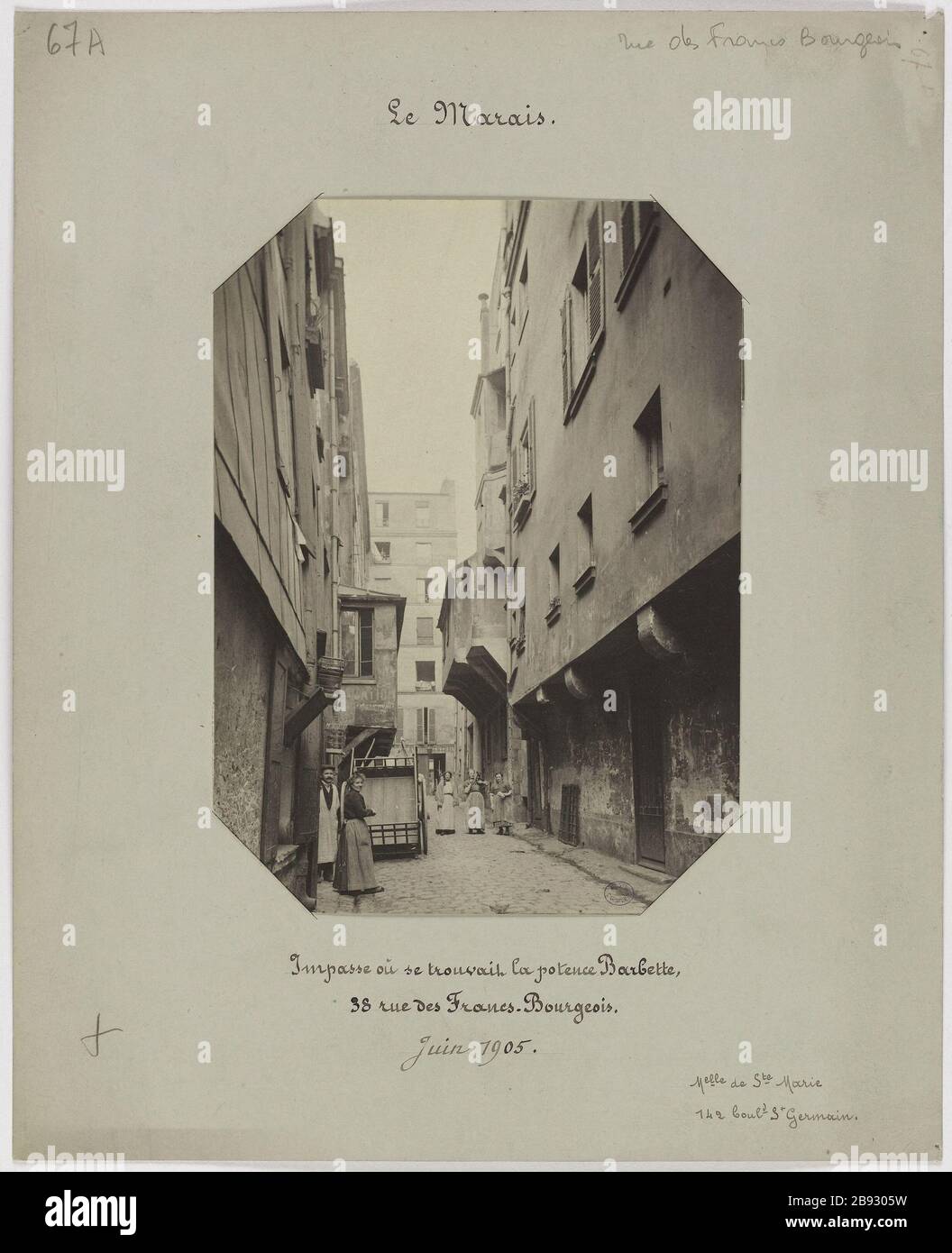 Le Marais - Impasse où Barbette gunts était, / 38 rue des Francs-Bourgeois / juin 1905. Impasse, 38 rue des Francs-Bourgeois, 3ème arrondissement, Paris le Marais. Impasse où se trouvait la potence Barbette, 38 rue des Francs-Bourgeois, Paris (IIIème arr.). Photographie anonyme. Juin 1905. Paris, musée Carnavalet. Banque D'Images