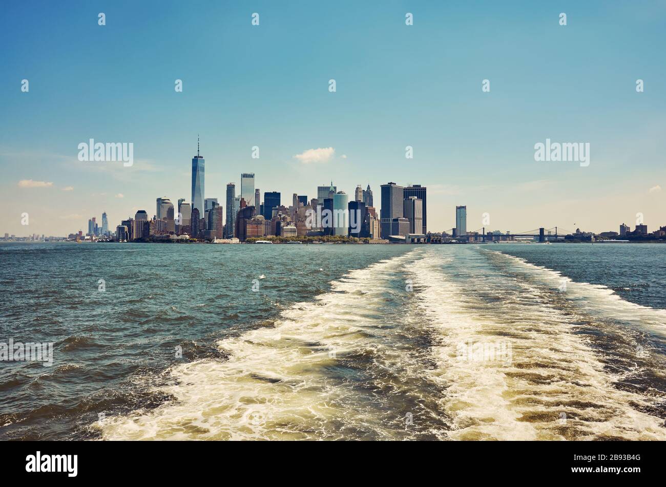 Manhattan vu de l'eau, coloration appliquée, New York City, États-Unis. Banque D'Images
