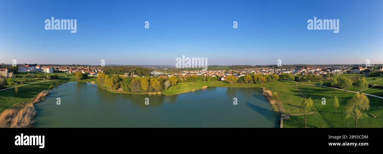 Vue panoramique sur le lac Magny-le-Hongre, France Photo Stock - Alamy