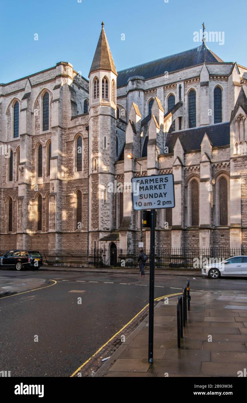 LONDON ST JAMES'S ROMAN CATHOLIC CHURCH SPANISH PLACE Banque D'Images