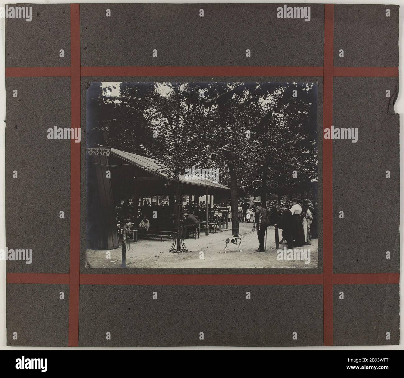 Jardins du Luxembourg / la marionnette / Août 1906 jardin du Luxembourg, le théâtre du guignol, . Paris (VIème arr.).'jardin du Luxembourg / le guignol / Août 1906'. 1906-08. Photographie d'Henri Larnac. 1906-08. Paris, musée Carnavalet. Banque D'Images