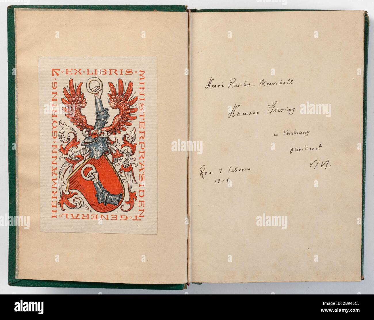 La lutte pour la Méditerranée, ex-libris Premier ministre général Hermann Goering Philipp Hiltebrandt (1879-1958). 'Der Kampf ums Mittelmeer', Edité par la maison d'édition 'Union Deutsche Verlagsgesellschaft'. Ex-libris de Hermann Göring. Papier, cuir, incrure, tissu. 1940. Musée du général Leclerc de Hautecloque et de la libération de Paris, musée Jean Moulin. Banque D'Images