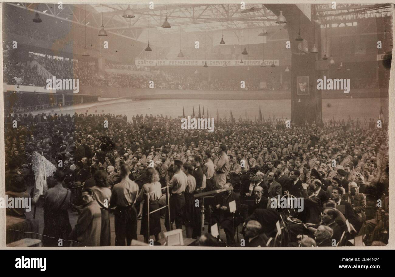 Rencontre de la Milice révolutionnaire / 5 e / Discours au cours de M. DEAT / 11 avril 1943 Guerre 1939-1945. 'La Réunion de la mice révolutionnaire le décourage de M. DEAT. Paris (Vème arr.), 11 avril 1943'. Photographe anonyme. Paris, musée Carnavalet. Banque D'Images