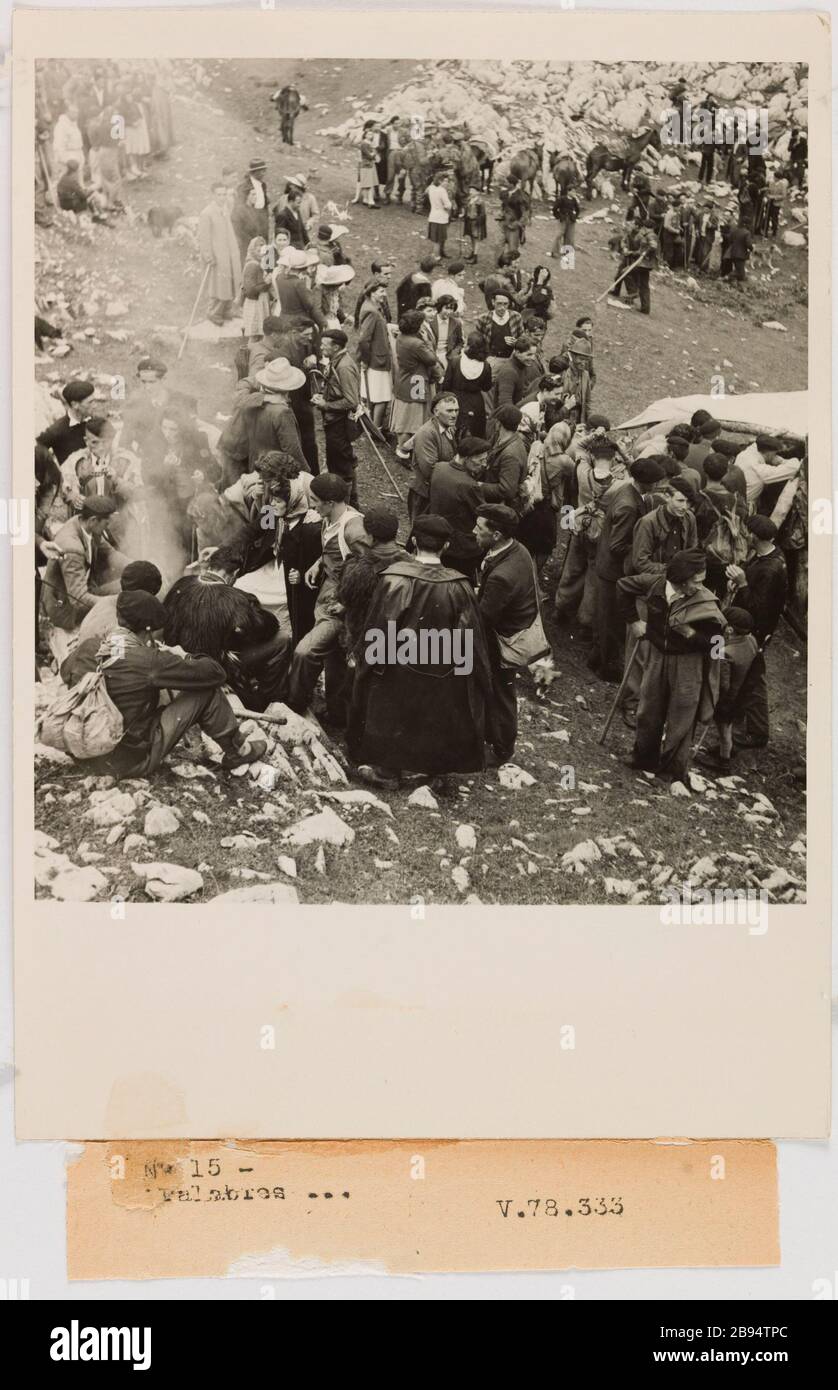 Propagande photographique : la Junta du service Roncal photographie centrale (SCP). 'Photo propagande : la Junta de Roncal'. N° 15 - / Palabres.../ V.78.333. Rage au gélatino-bromure d'argent. Légende dactylographiée à l'encre Noire. En 1943-07-16-1943-07-16. Paris, musée Carnavalet. Banque D'Images