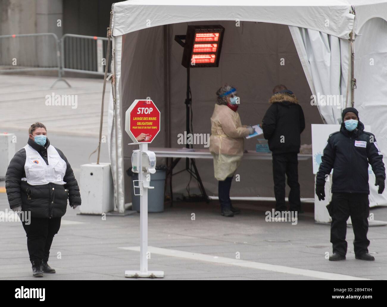 Montréal, Québec, Canada. 23 mars 2020. Une clinique de test COVID-19 est présentée à Montréal, au Québec, au Canada, le lundi 23 mars 2020, puisque les cas de Coronavirus COVID-19 augmentent au Canada et dans le monde entier. Photo Graham Hughes/Freelance Credit: Graham Hughes/Alay Live News Banque D'Images