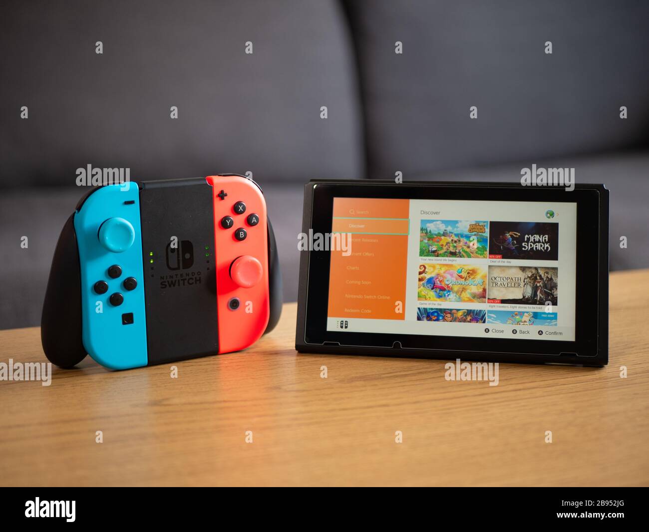 Royaume-Uni, mars 2020: Nintendo Switch eShop Découvrez la page pour de nouveaux jeux en ligne de téléchargement de console Banque D'Images