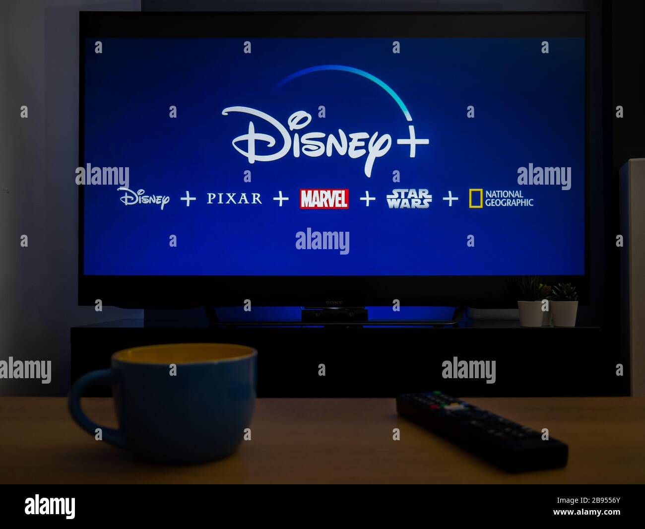 Royaume-Uni, mars 2020: Télévision télévision Disney plus service de streaming à la maison Banque D'Images