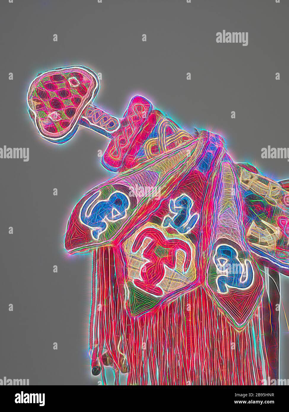 Épée et gaine cérémonielles, peuple Oowo, fin du XIXe siècle - début du XXe siècle, perles de verre, tissu, ivoire, fer, environ. L:18 po. (Épée dans la gaine), environ L:26 in. (Avec des éléments suspendus), l'art africain, repensé par Gibon, le design de glanissement chaleureux et gai de la luminosité et des rayons de lumière radiance. L'art classique réinventé avec une touche moderne. La photographie inspirée du futurisme, qui embrasse l'énergie dynamique de la technologie moderne, du mouvement, de la vitesse et révolutionne la culture. Banque D'Images