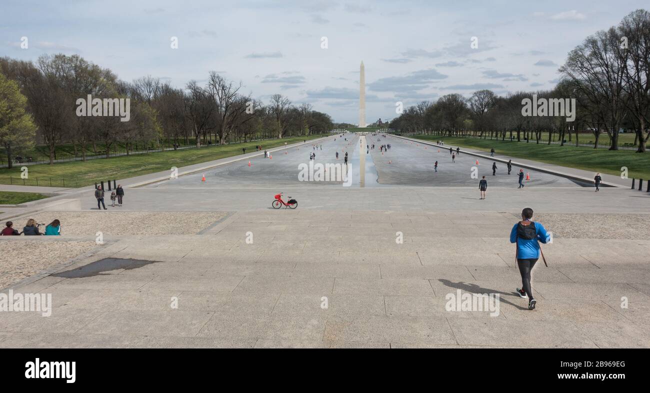 Piscine réfléchissante,DC,centre commercial national,égouttée,réparations,vidange,Washingotn,DC,eau,Washington monument,touristes,promenade,vide,vidange,service de parc,US,USA,l Banque D'Images