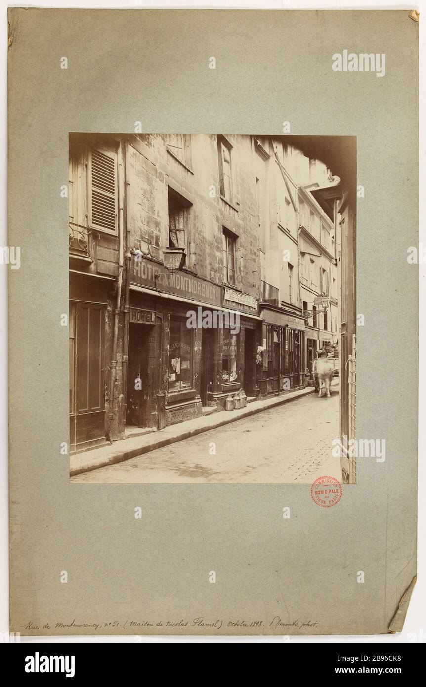 Rue de Montmorency, n° 51. (Maison de Nicolas Flamel) octobre 1898 Maison de Nicolas Flamel, rue de Montmorency 3ème arrondissement. Octobre 1898. Maison de Nicolas Flamel, 51 rue de Montmorençy, Paris (IIIème arr.). Photo de Pierre Emonts ou Emonds (1831-1912). Papier aluminé, octobre 1898. Paris, musée Carnavalet. Paris, musée Carnavalet. Banque D'Images