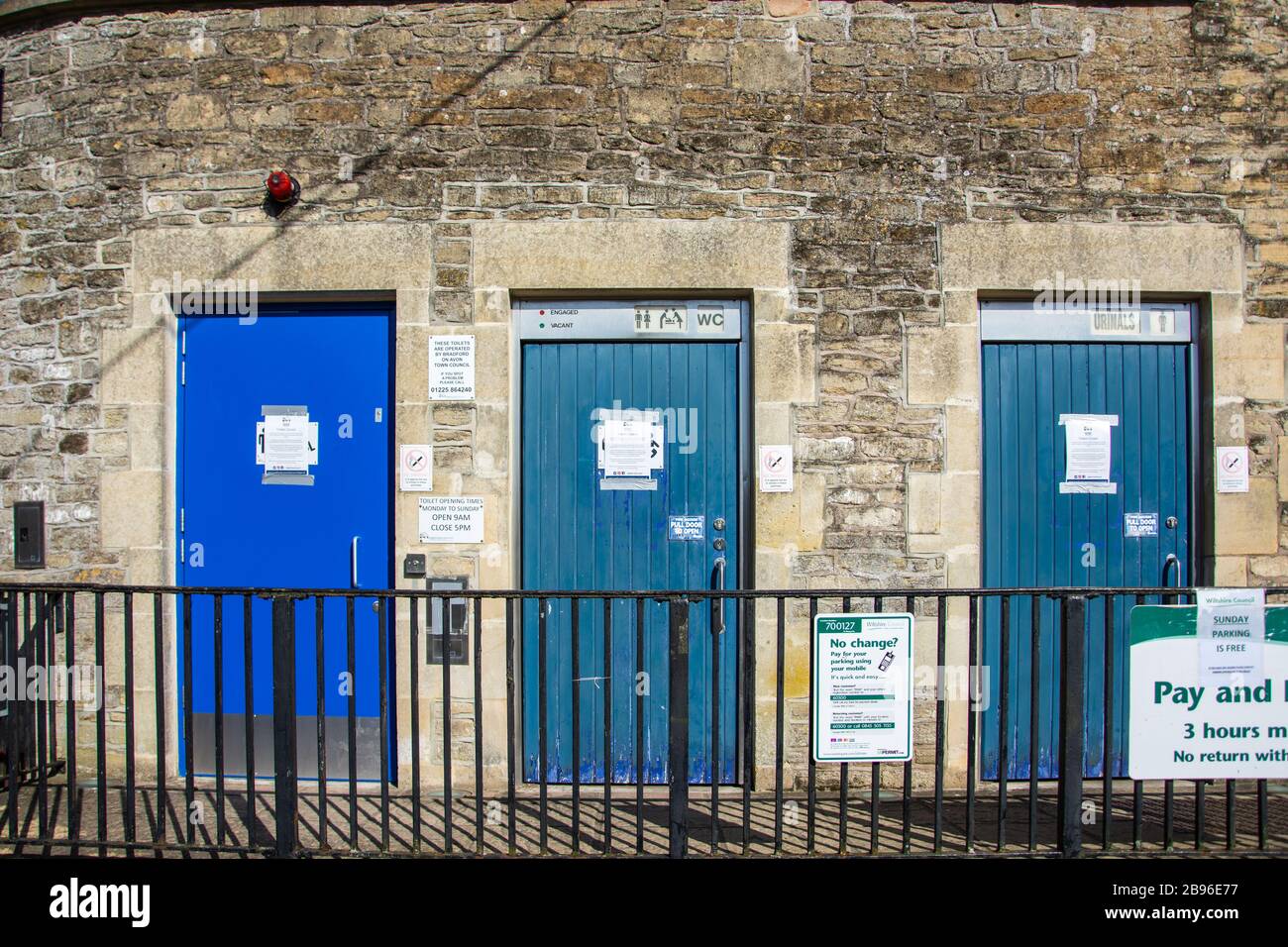 Les toilettes publiques de Bradford on Avon Wiltshire ont fermé à cause du virus Corona Corvid 19 Banque D'Images