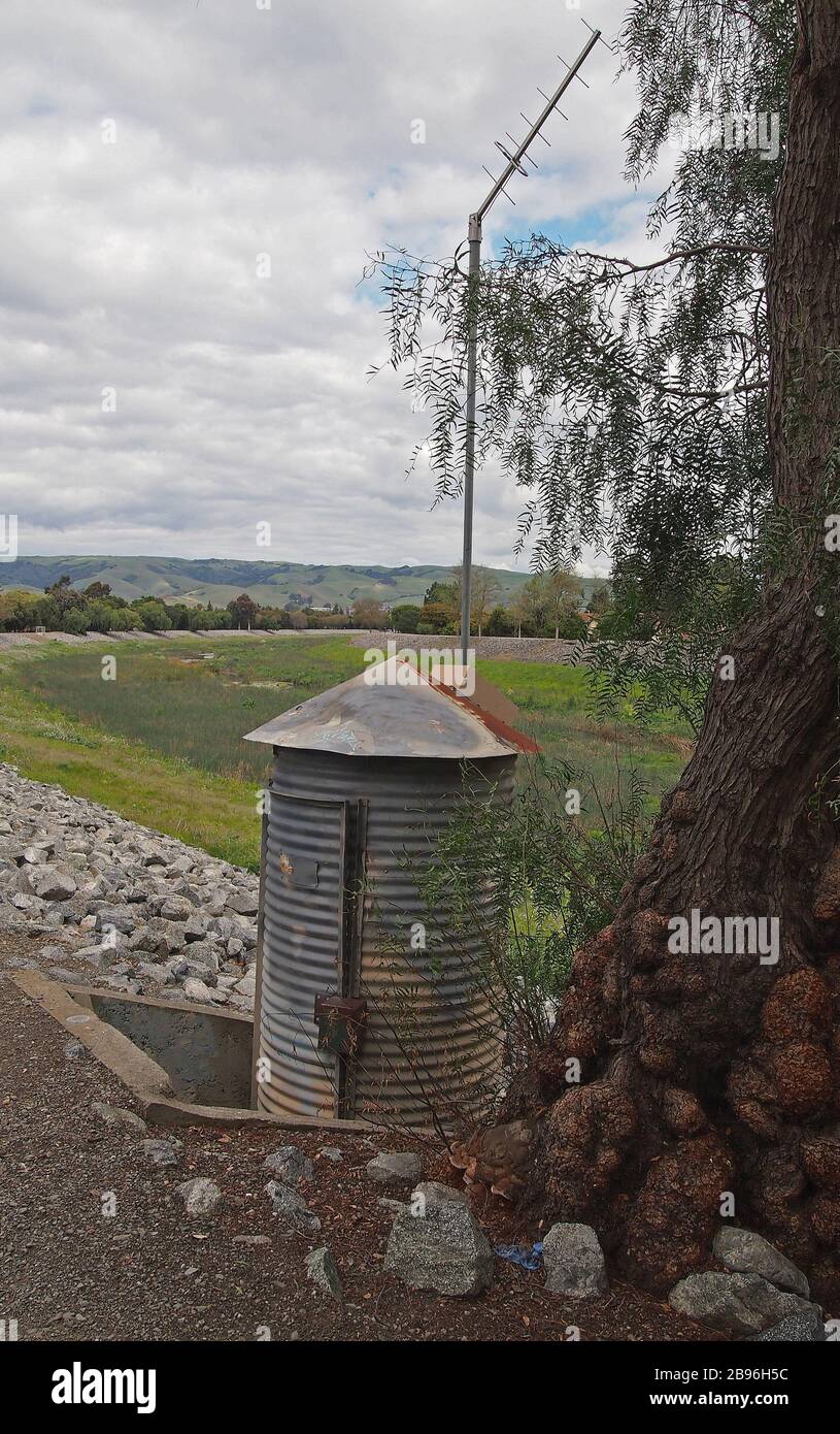 Station d'ensachage DE la Commission géologique DES ÉTATS-UNIS à côté du sentier Alameda Creek à Union City, en Californie Banque D'Images