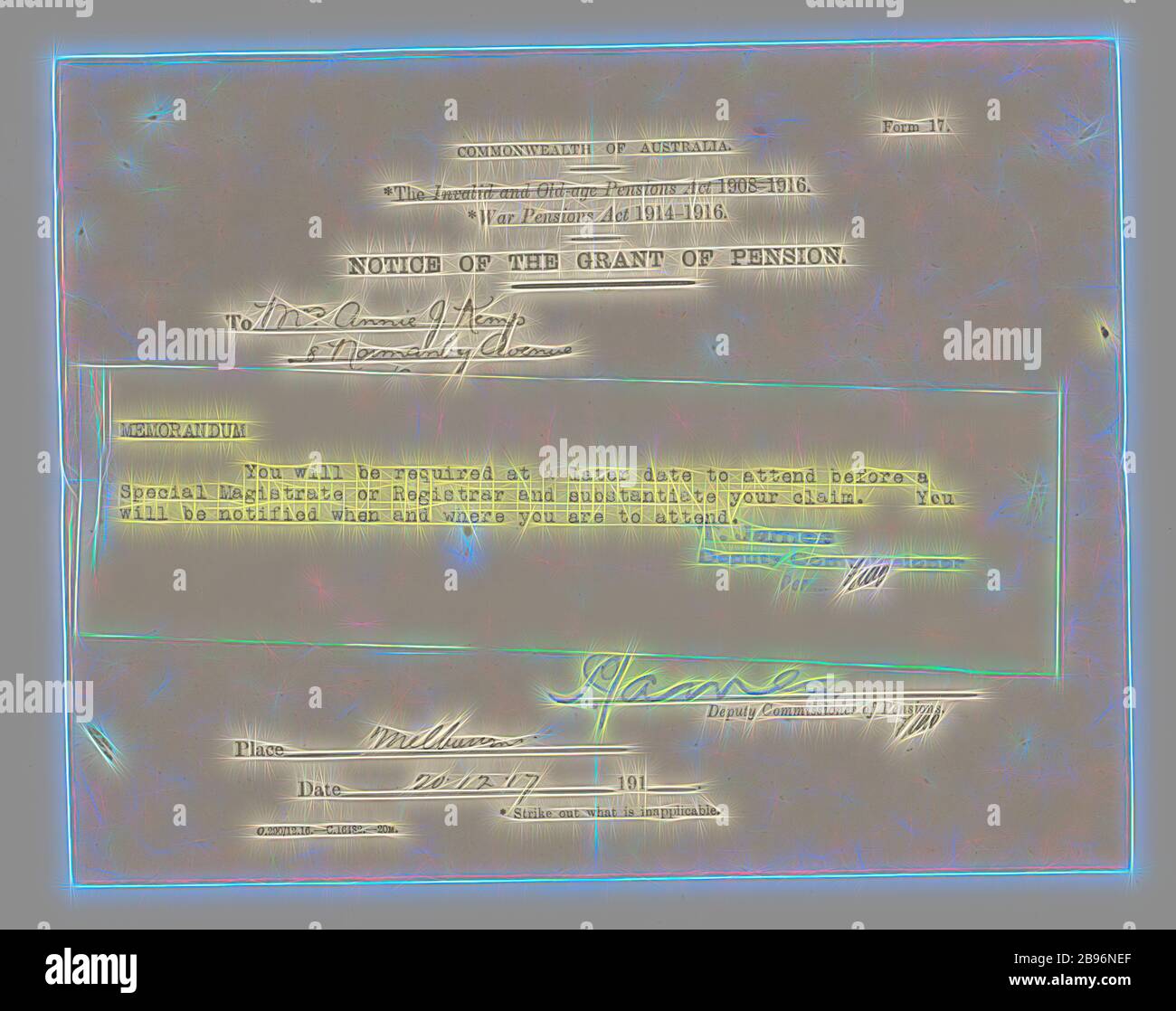 Avis - sous-commissaire aux pensions à Mme Annie J. Kemp, octroi de pension, 20 décembre 1917, Avis informant qu'Annie Kemp, veuve de Pte Albert Edward Kemp, Qui a été tué en action en 1917 pendant la première Guerre mondiale, recevra une pension., réinventée par Gibon, la conception d'un brillant chaleureux de luminosité et de rayonnement de lumière. L'art classique réinventé avec une touche moderne. La photographie inspirée du futurisme, qui embrasse l'énergie dynamique de la technologie moderne, du mouvement, de la vitesse et révolutionne la culture. Banque D'Images